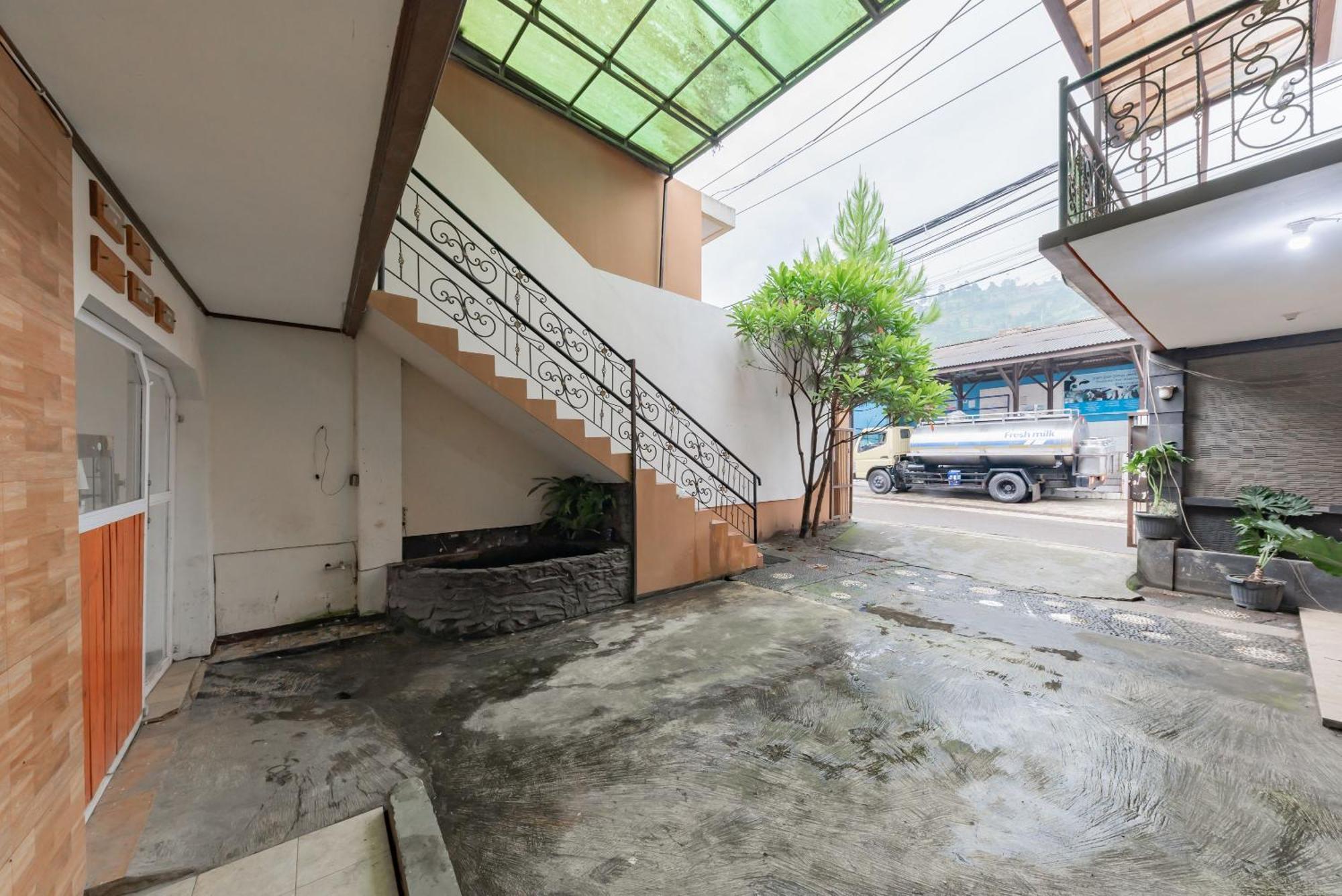 Hotel Reddoorz Near Cikole Lembang Exteriér fotografie